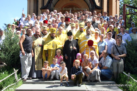 25 июля, Блаженнейший Митрополит Владимир освятил престол нашего Храма в честь святителя Феодосия Черниговского